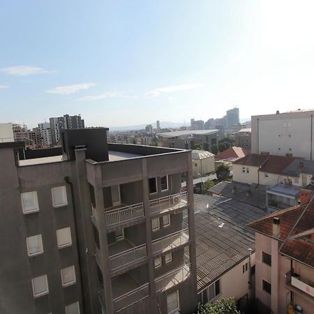 Kasumi Apartment Prishtine Bagian luar foto
