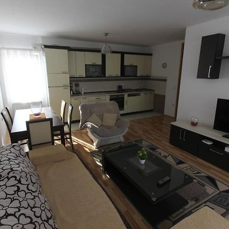 Kasumi Apartment Prishtine Bagian luar foto