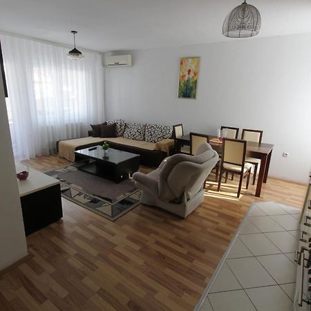 Kasumi Apartment Prishtine Bagian luar foto