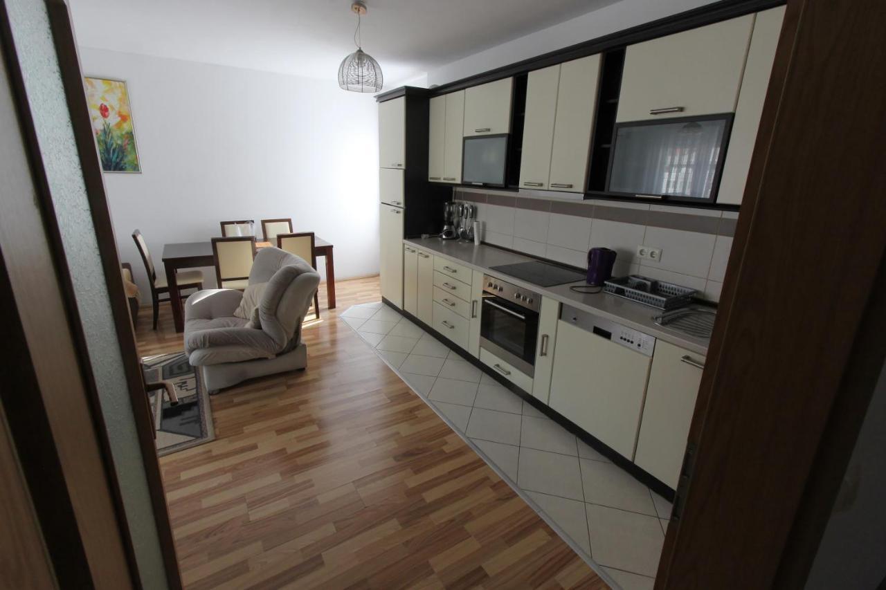Kasumi Apartment Prishtine Bagian luar foto