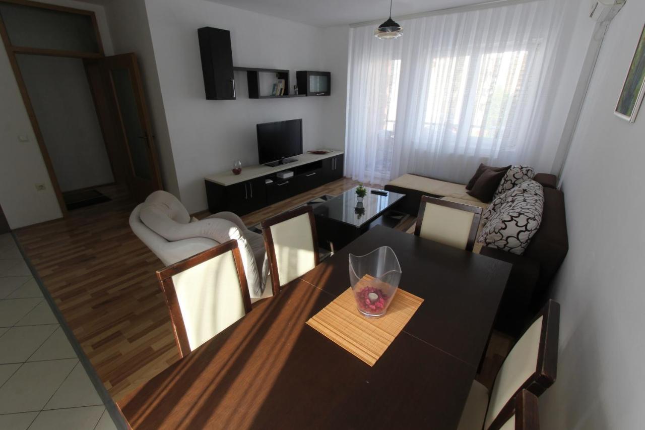 Kasumi Apartment Prishtine Bagian luar foto