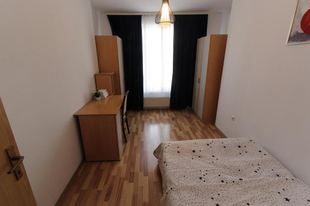 Kasumi Apartment Prishtine Bagian luar foto