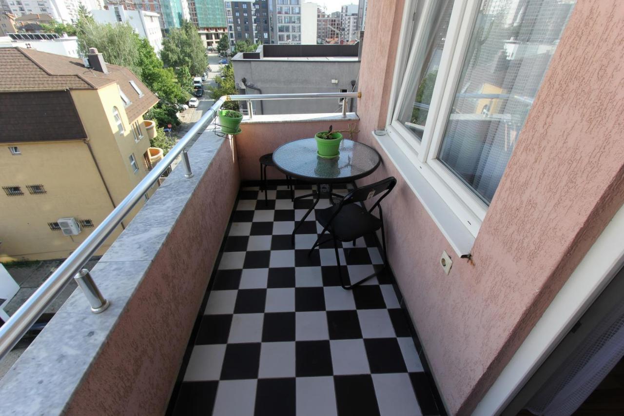 Kasumi Apartment Prishtine Bagian luar foto