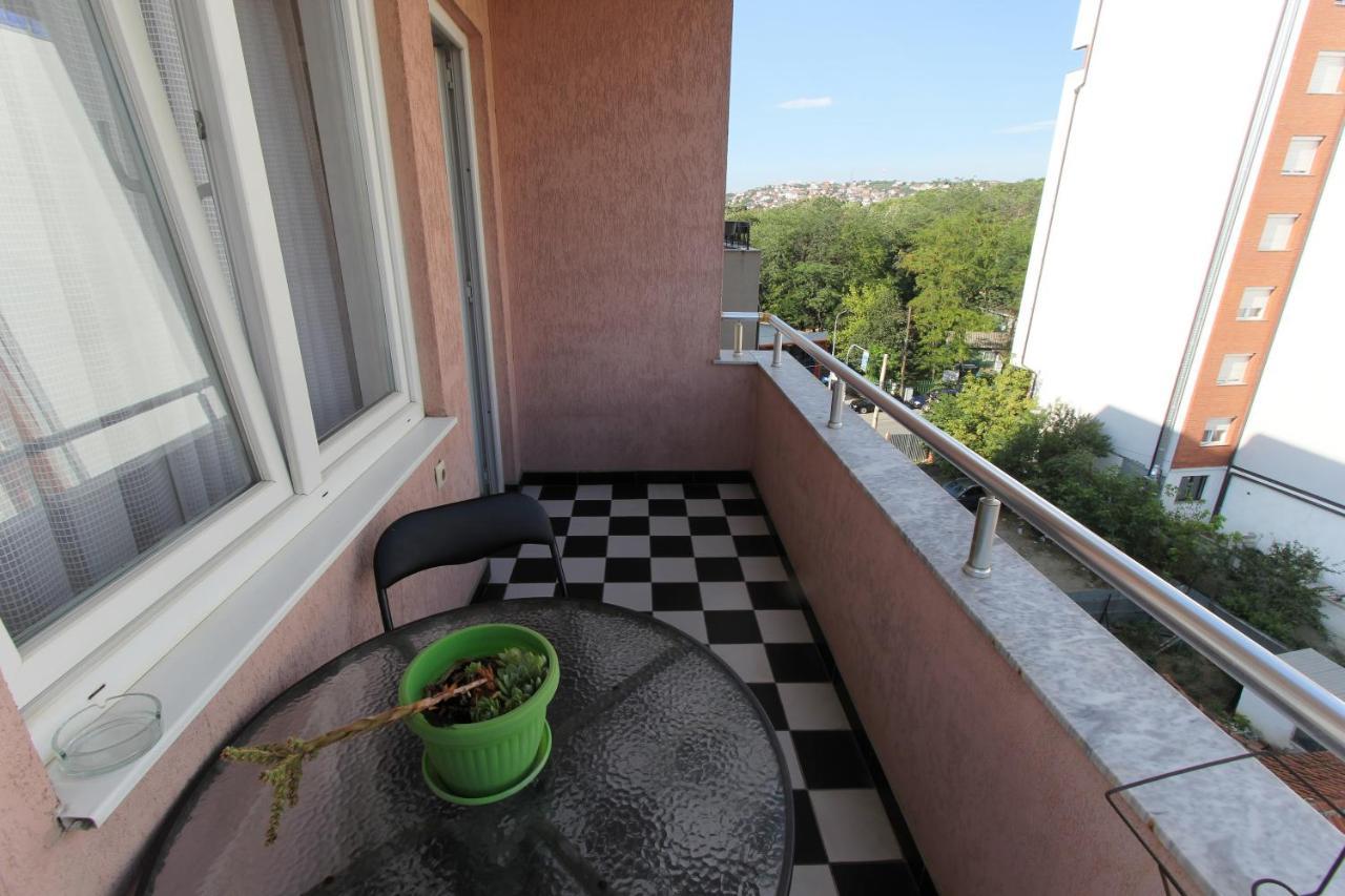 Kasumi Apartment Prishtine Bagian luar foto