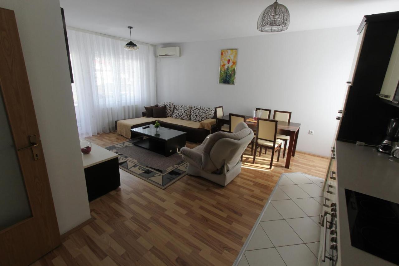 Kasumi Apartment Prishtine Bagian luar foto