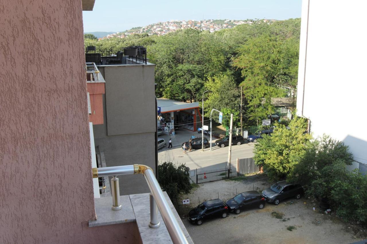 Kasumi Apartment Prishtine Bagian luar foto