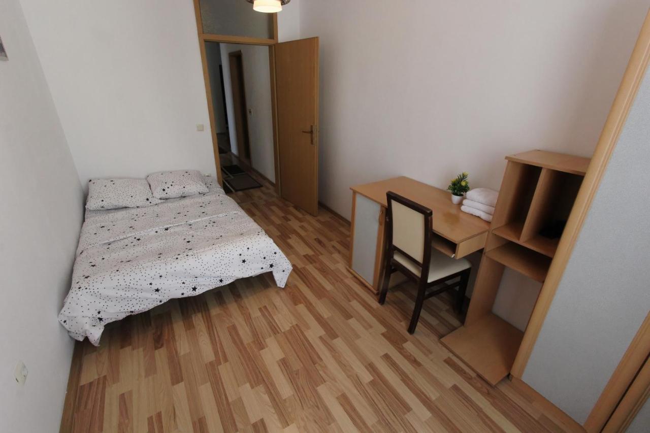 Kasumi Apartment Prishtine Bagian luar foto