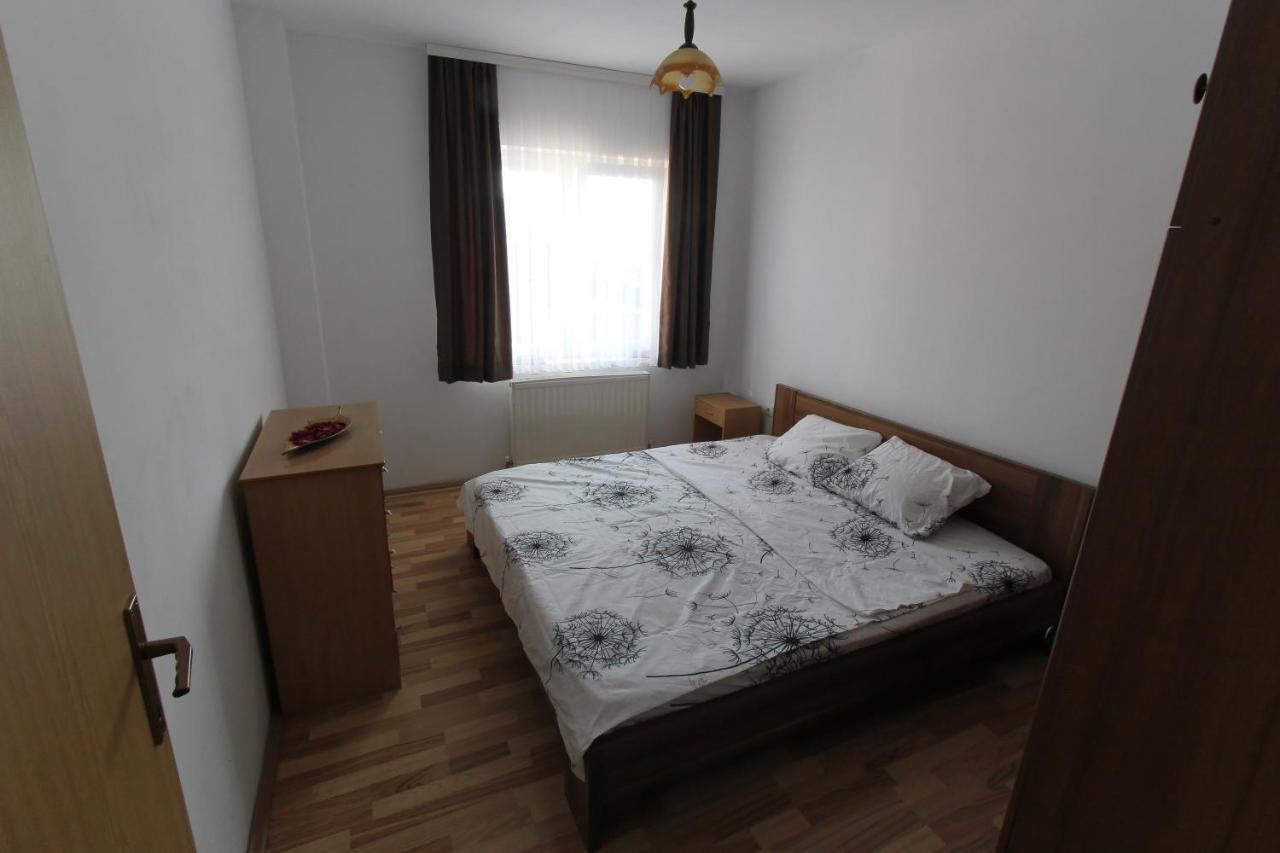 Kasumi Apartment Prishtine Bagian luar foto