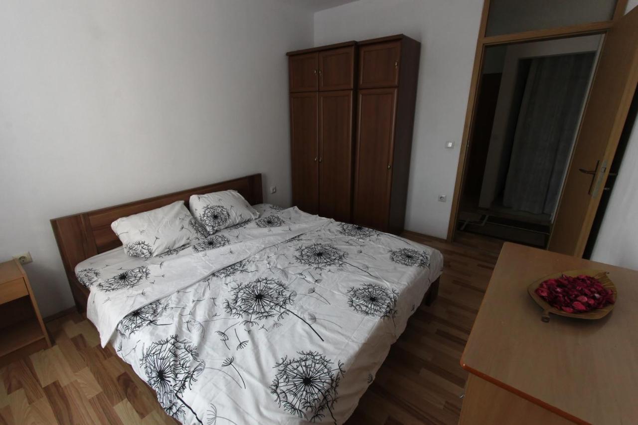 Kasumi Apartment Prishtine Bagian luar foto